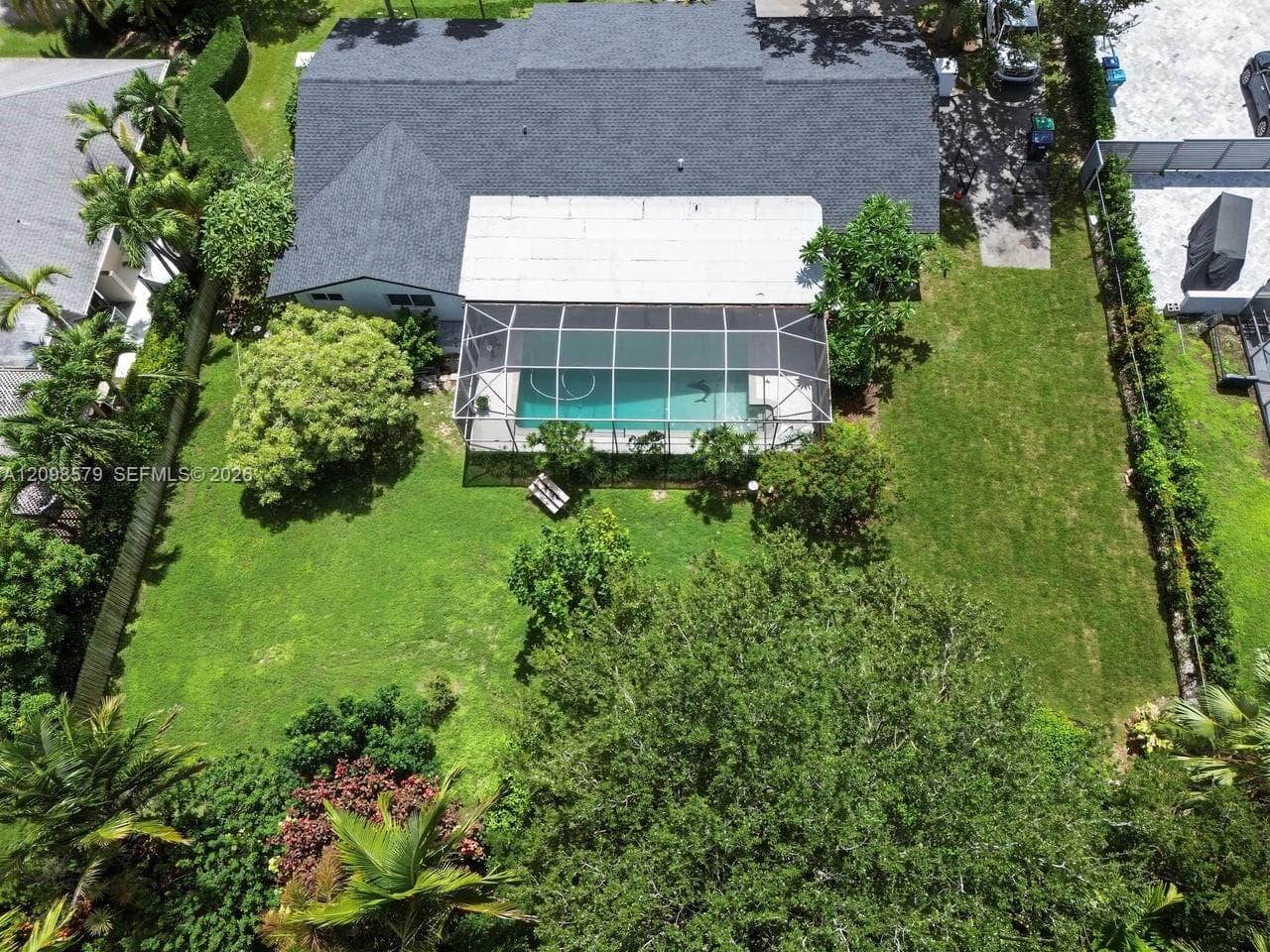 7605 SW 179th Ter photo 4