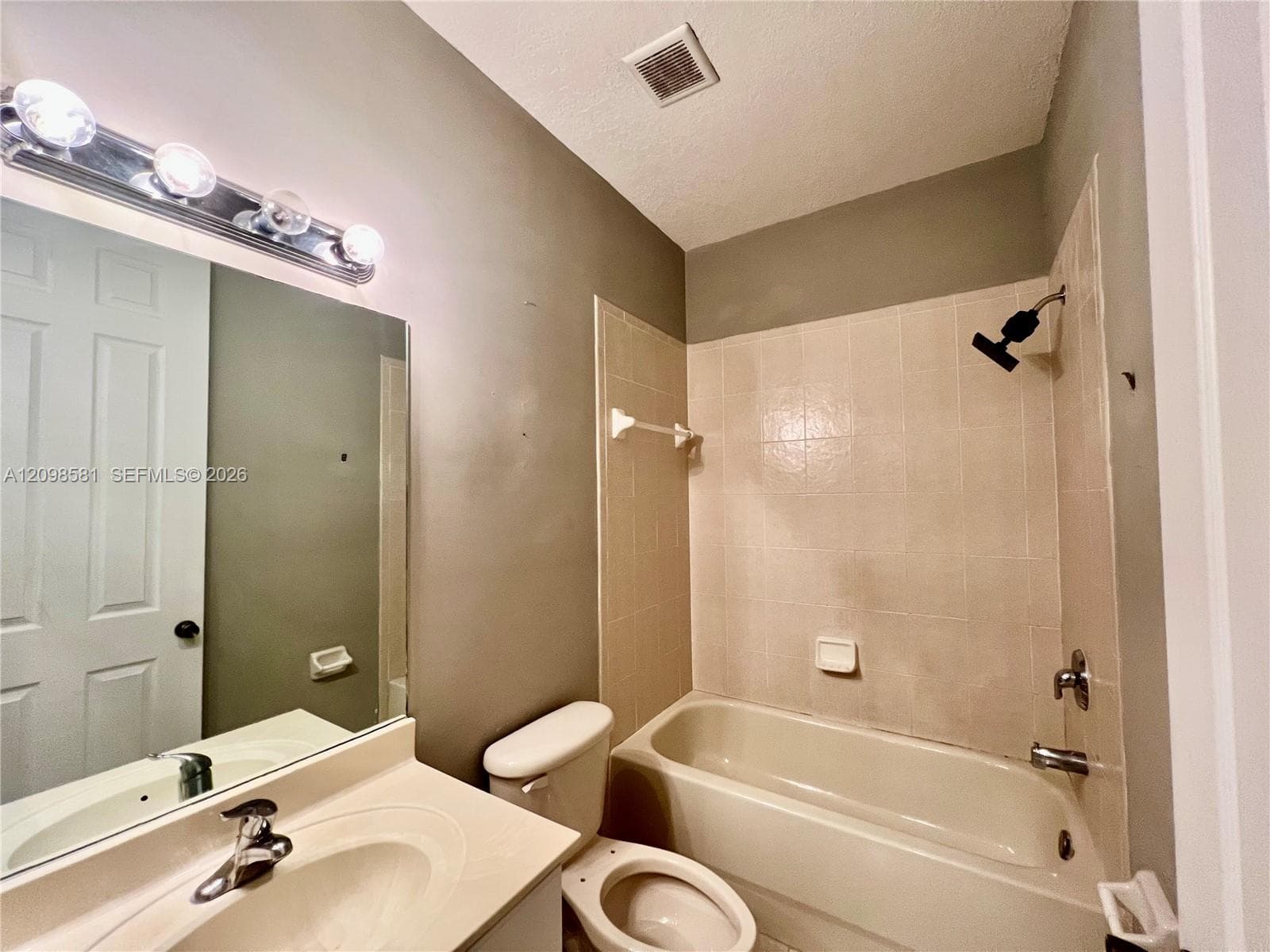 646 NE 35th Ave #646 photo 24