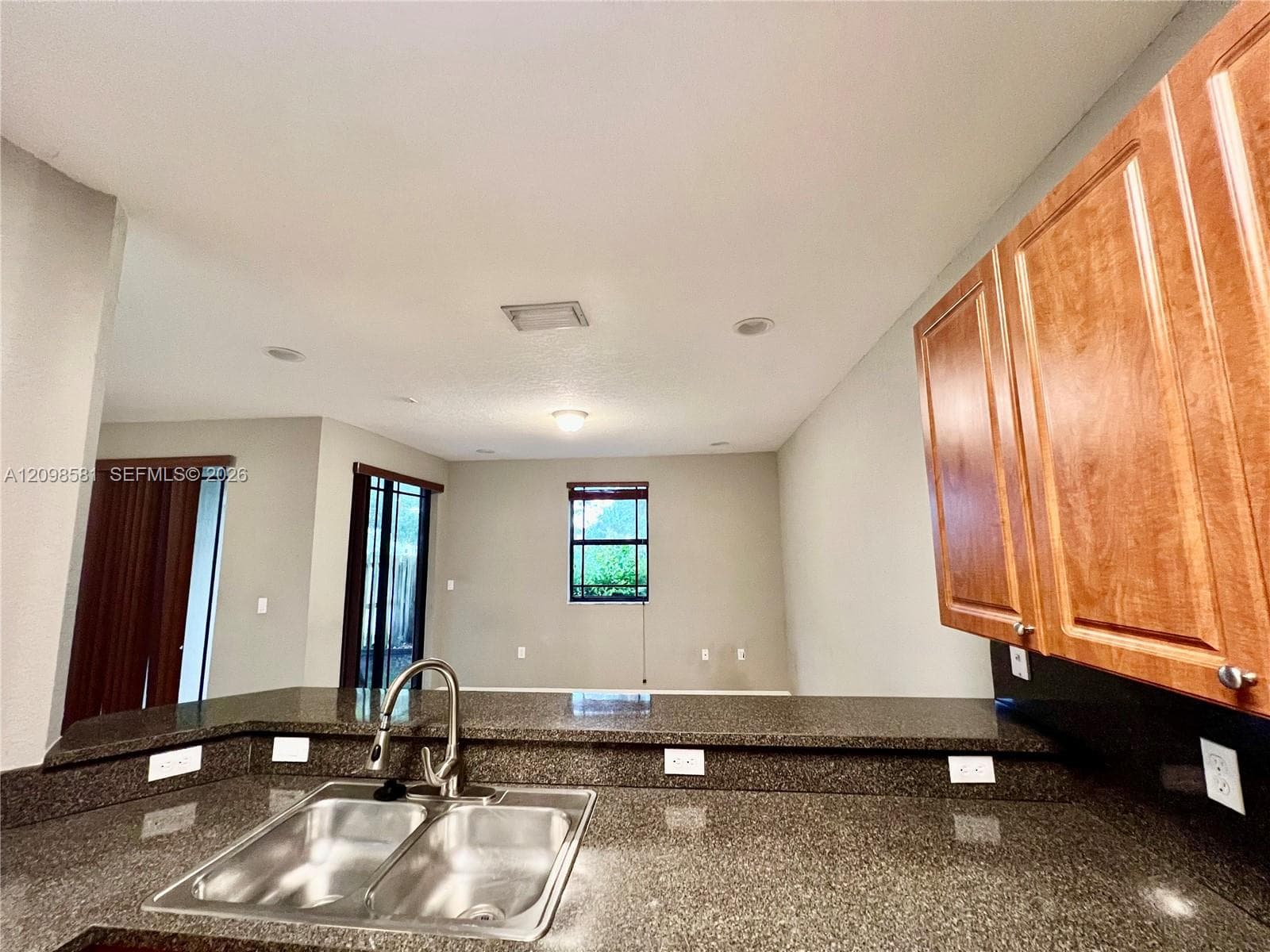 646 NE 35th Ave #646 photo 11