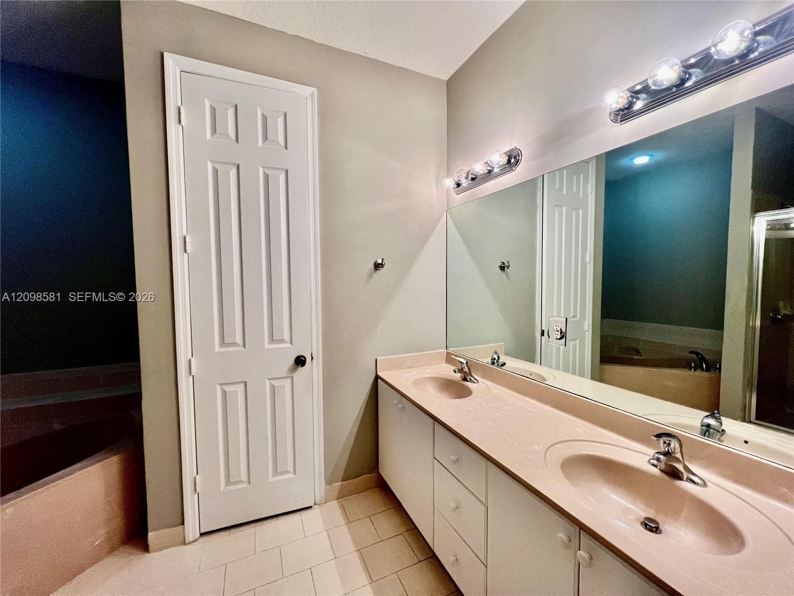646 NE 35th Ave #646 photo 29