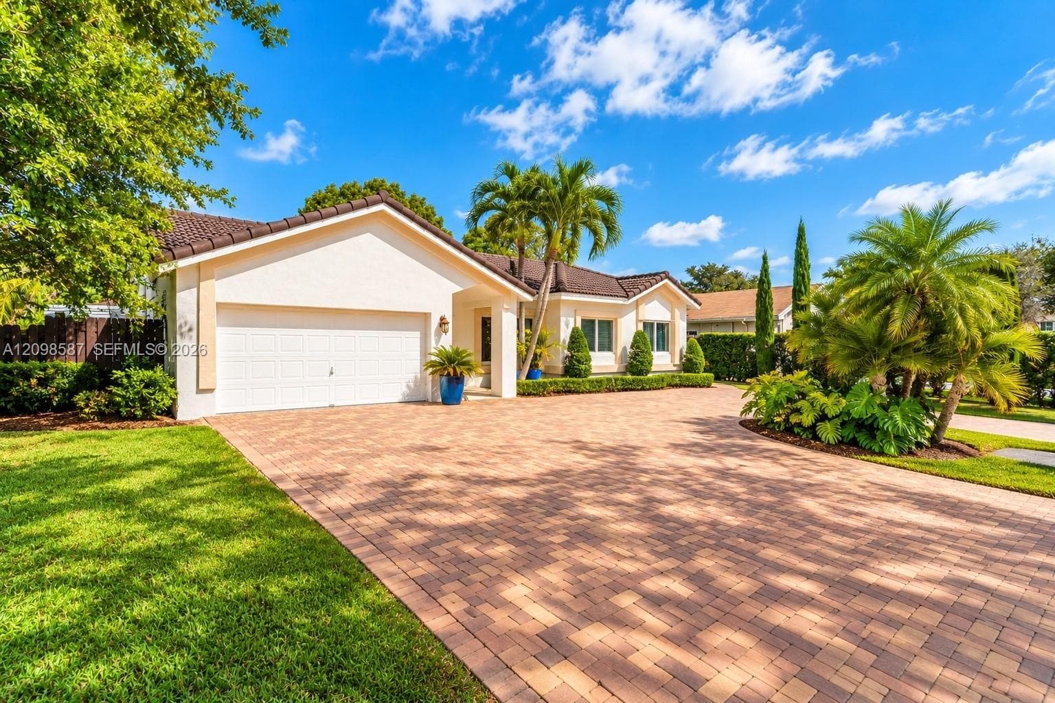 15325 SW 54th Ter photo 2