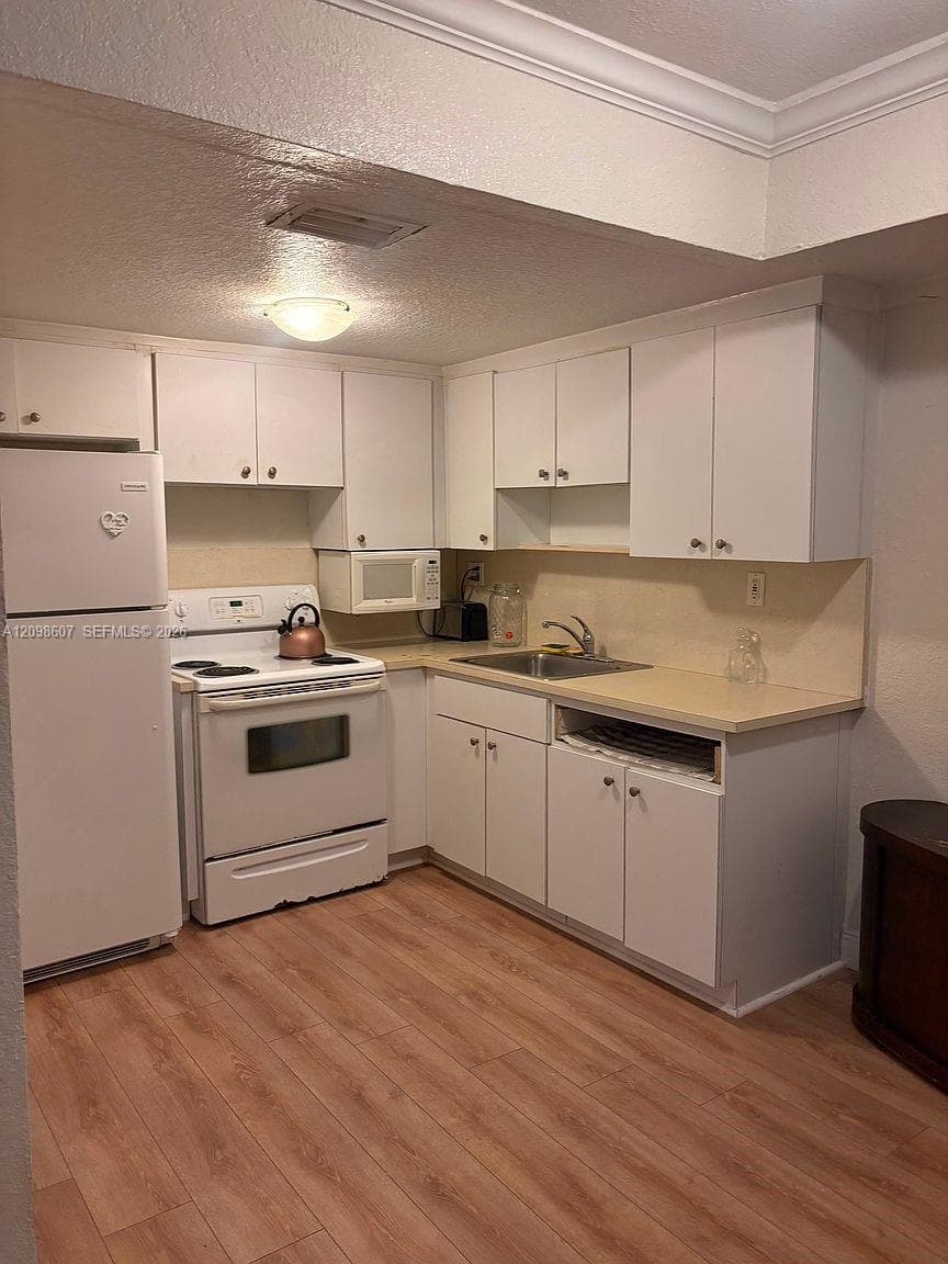 BISCAYNE BREEZE CONDO · #5 in Miami - Photo 3