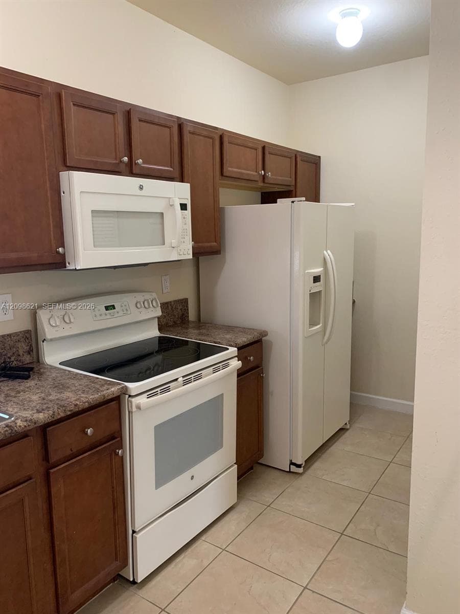 KENDALL COMMONS RESIDENTI · #0 in Miami - Photo 4