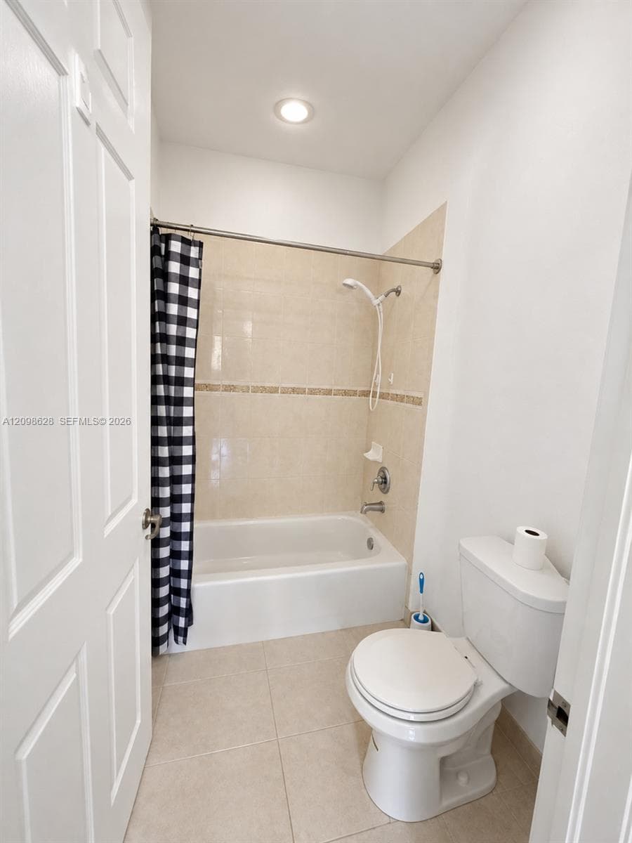 2365 NE 42nd Cir photo 17
