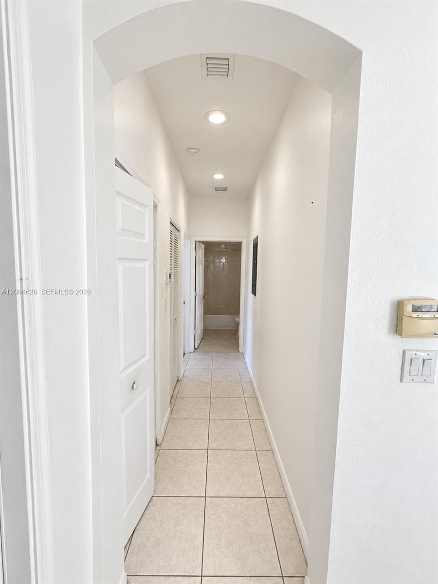 2365 NE 42nd Cir photo 5