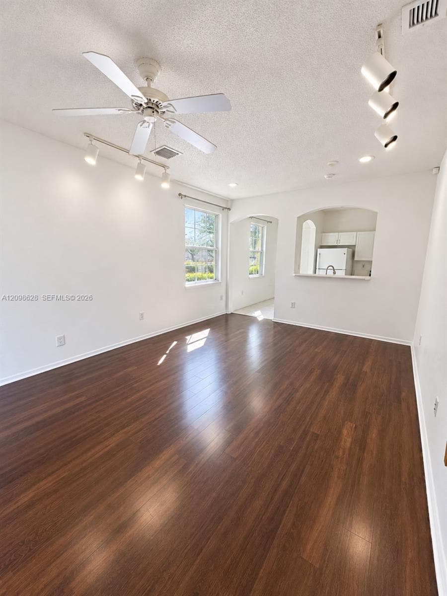 2365 NE 42nd Cir photo 8