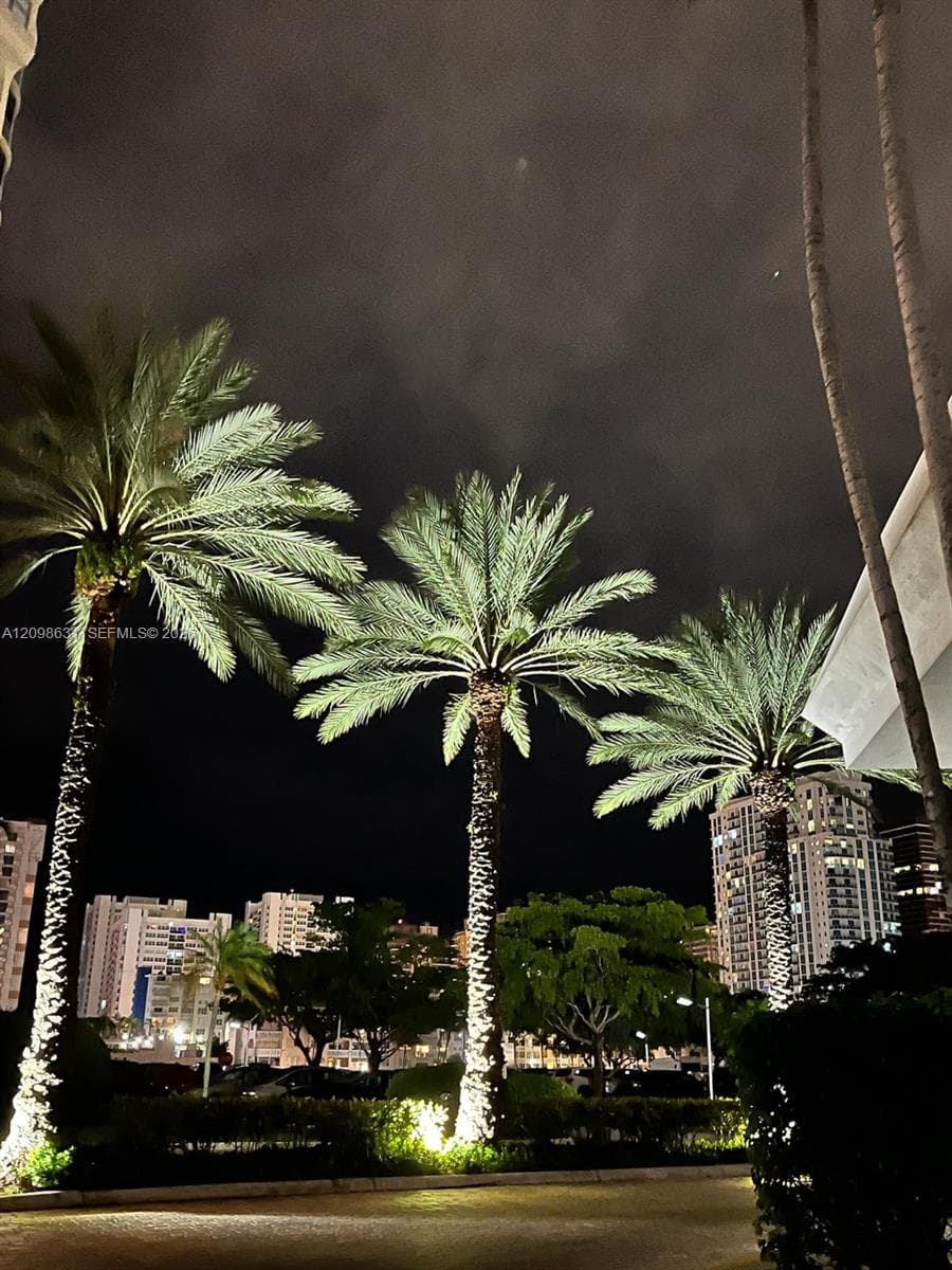 LAKE POINT TOWER CONDOMIN · #909 in Hallandale Beach - Photo 8