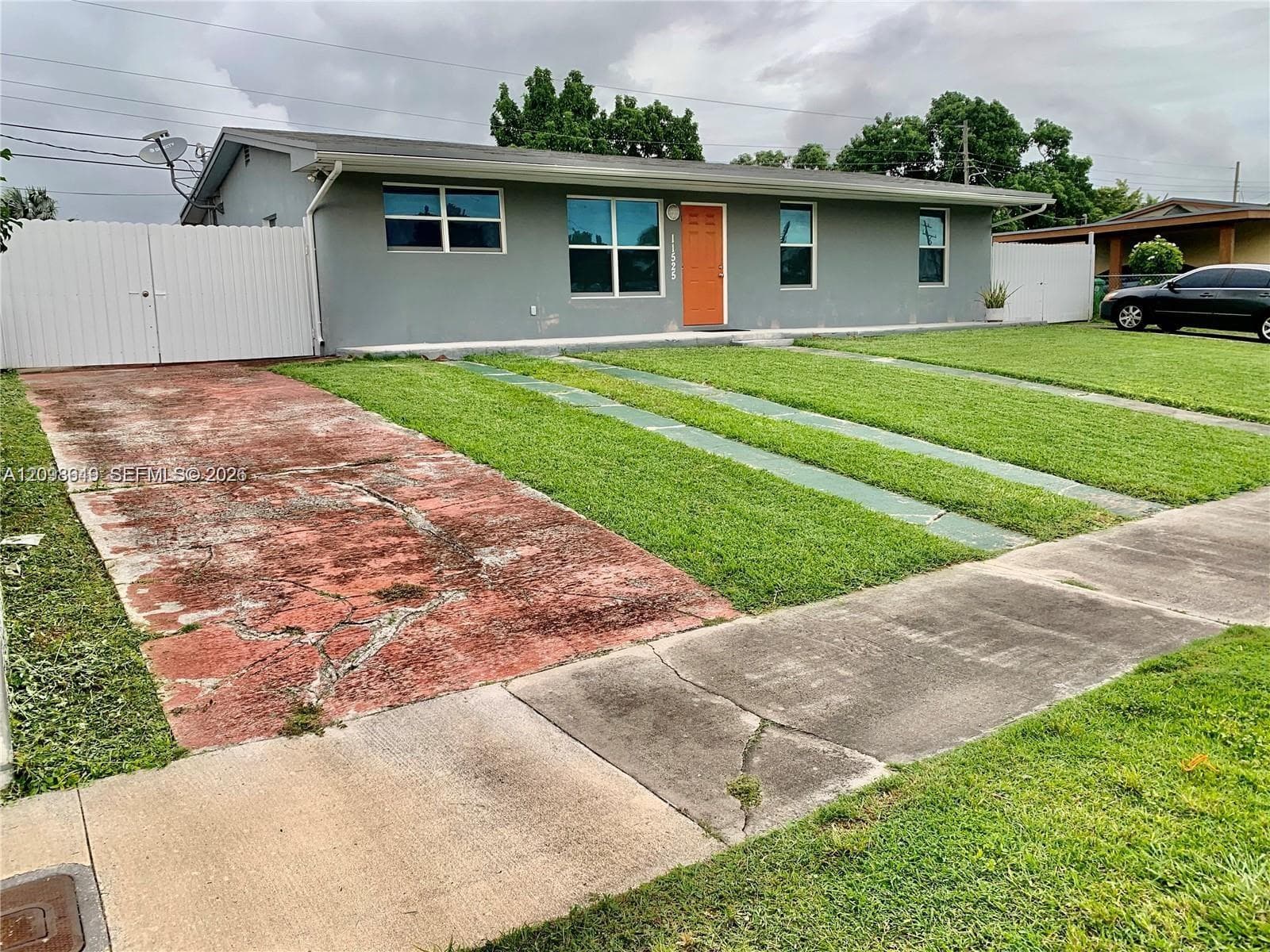 11525 SW 187th Ter photo 2