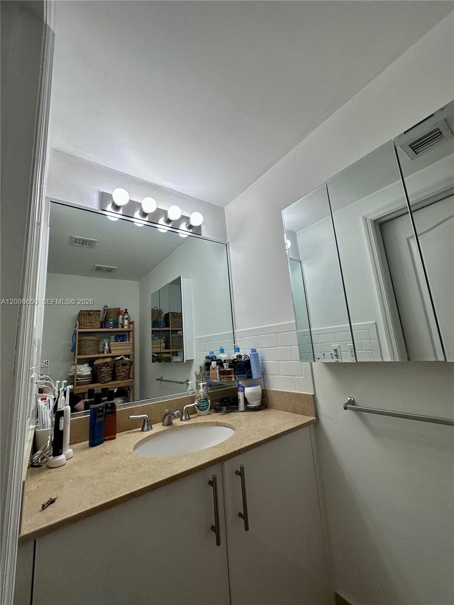 BRICKELL WAY CONDO · #202 in Miami - Photo 11