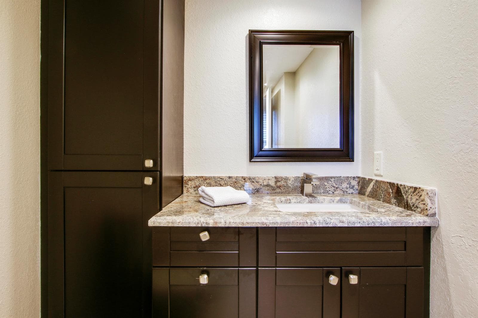 8 Guest Bathroom