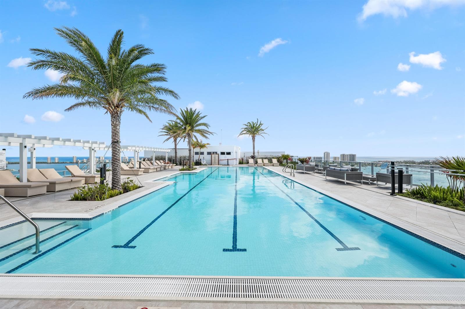 ROOFTOP POOL