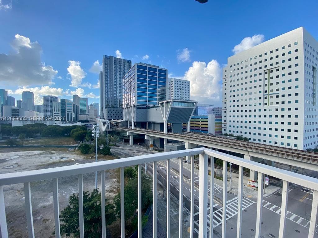 MADISON DOWNTOWN CONDO · #W-1004 in Miami - Photo 11