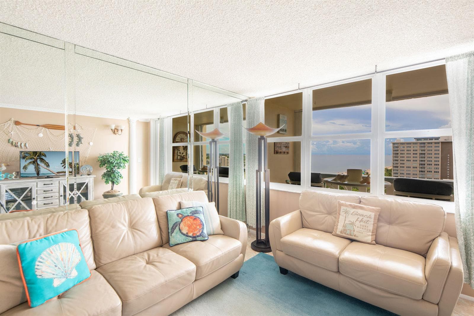 JH 1404 living room 4