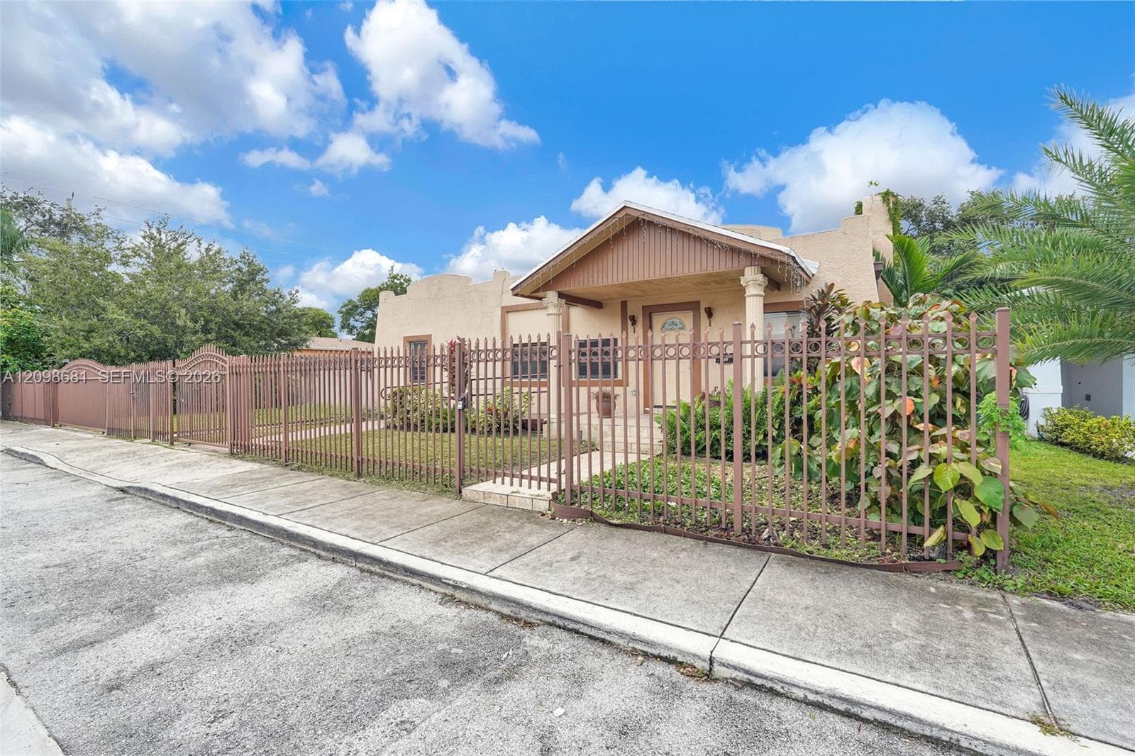 520 NW 49th St #1 photo 2