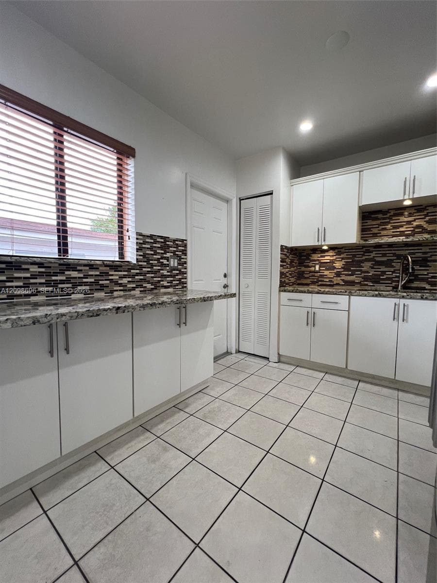 69 E 50th Pl photo 11