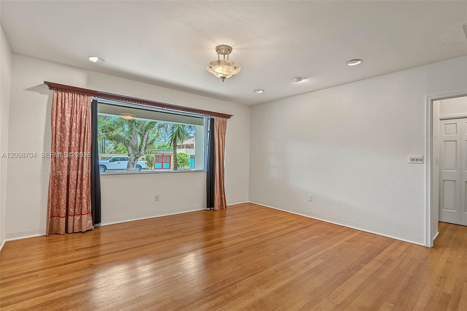 508 N Castania Ave photo 7