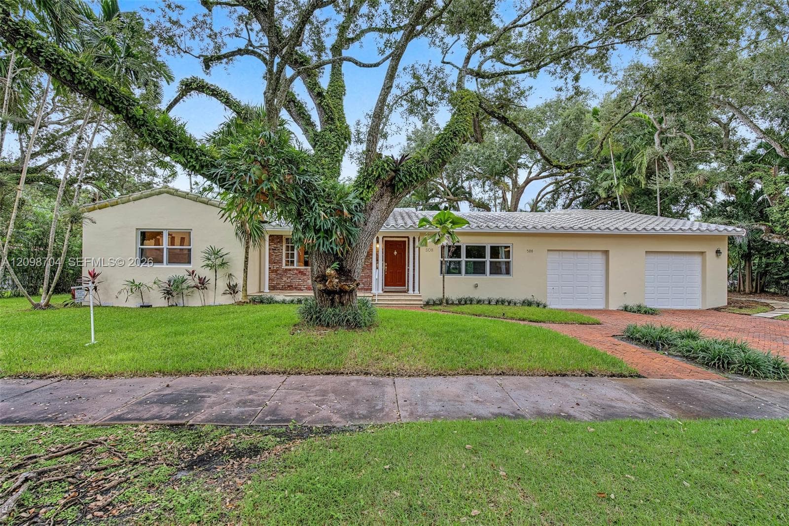 508 N Castania Ave photo 1
