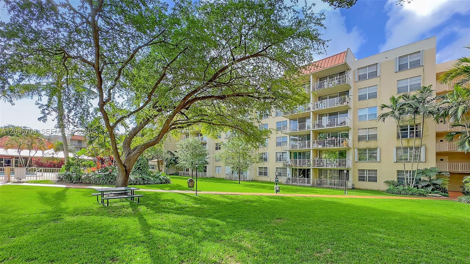 VILLAGE AT THE FALLS COND · #B-412 in Miami - Photo 15