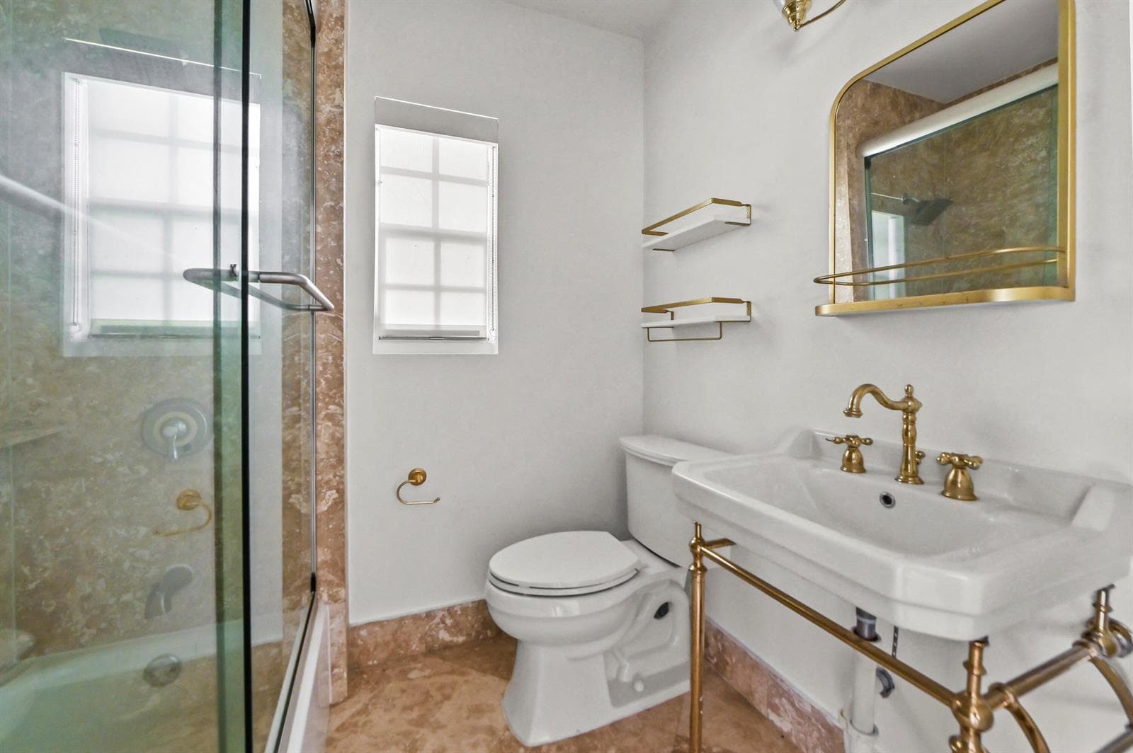 14 Bathroom 01