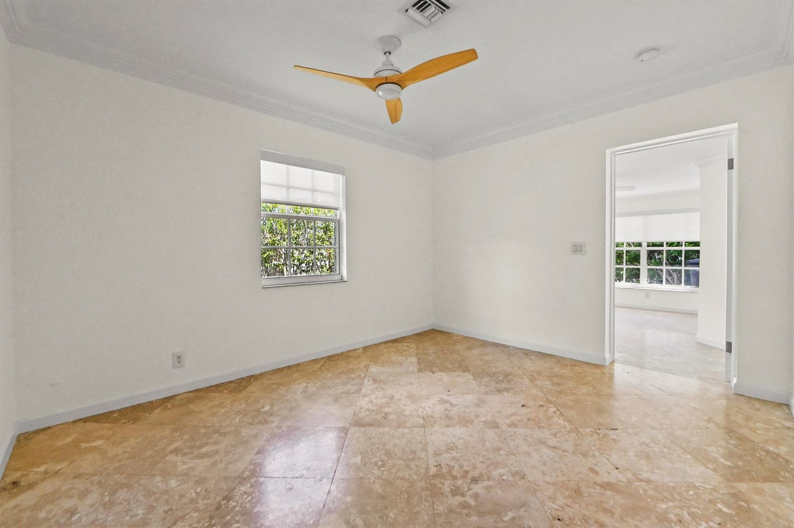 12 Family room 02