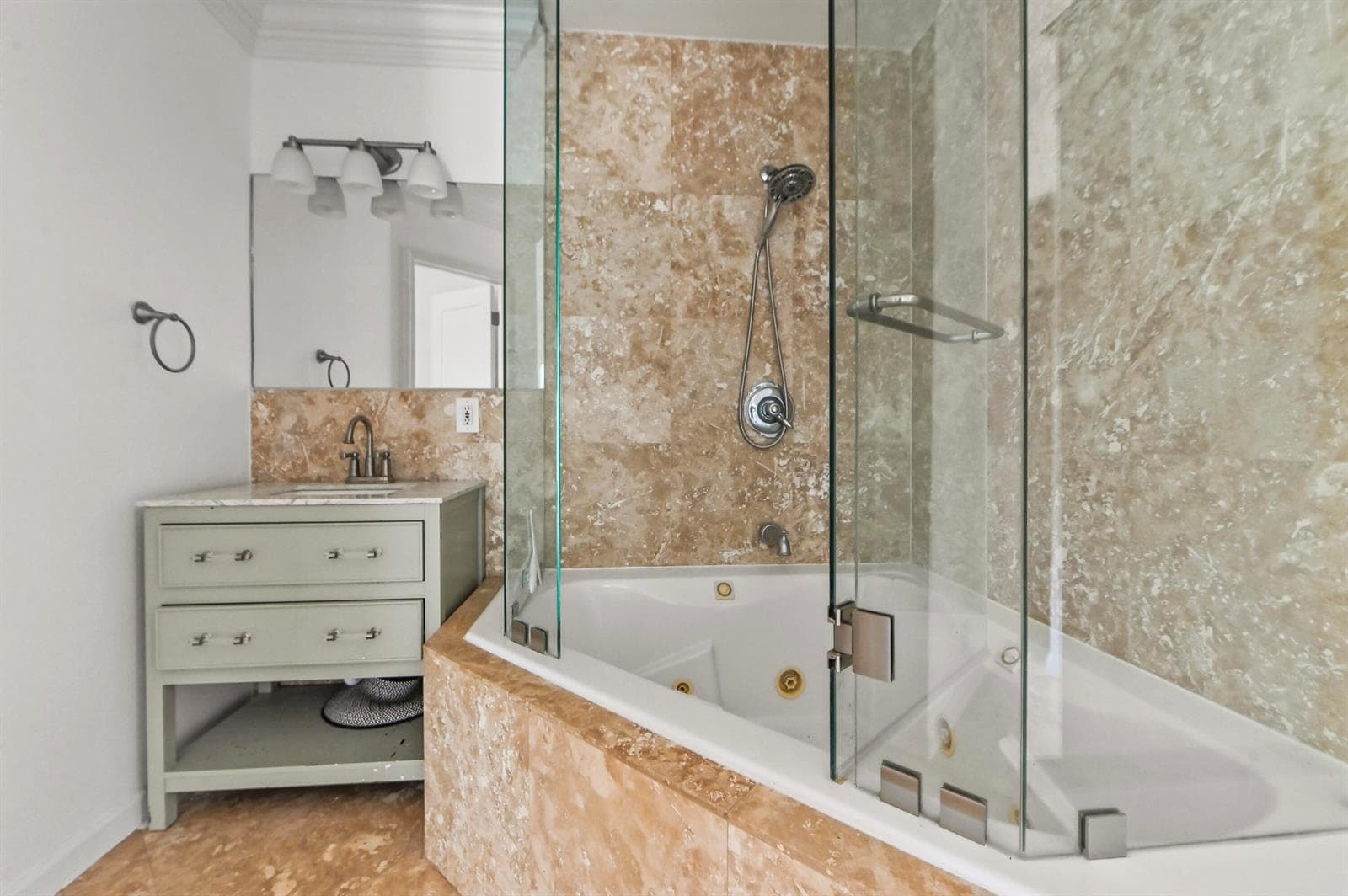 22 Bathroom 02