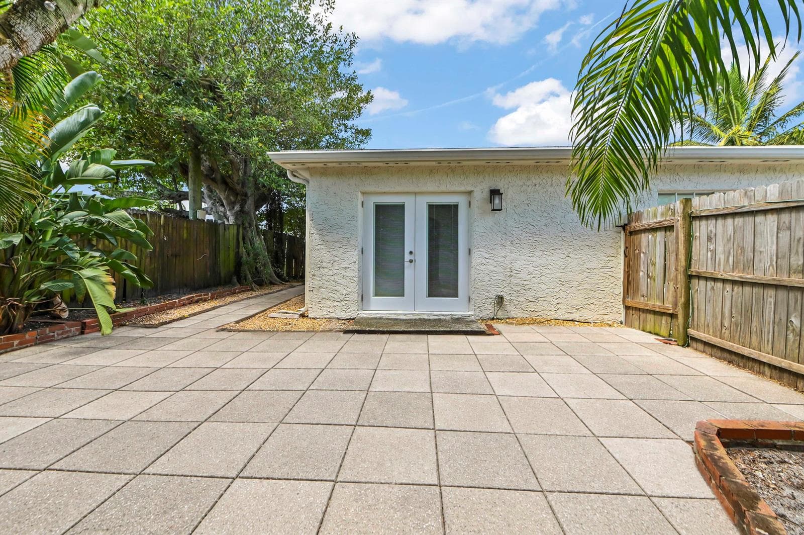 24 Backyard 02