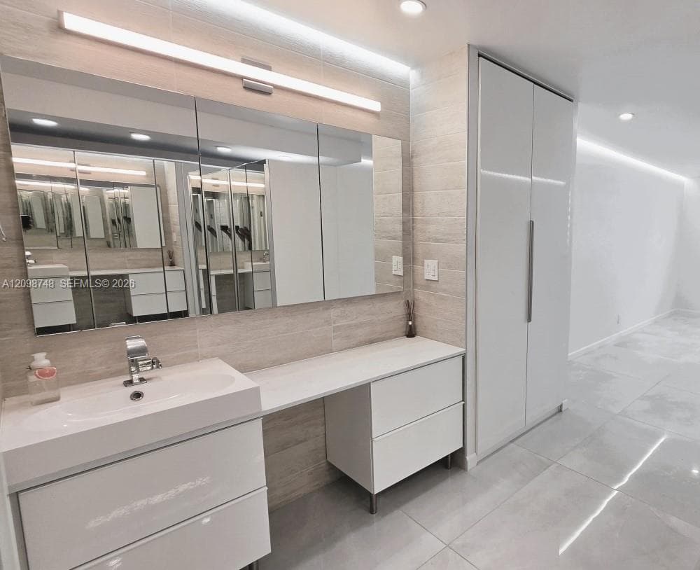 Parker Plaza · #2117 in Hallandale Beach - Photo 4