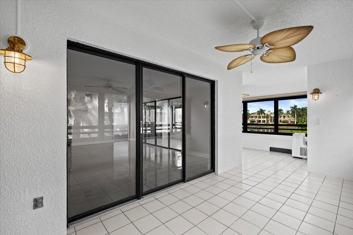 25-LUX_1738