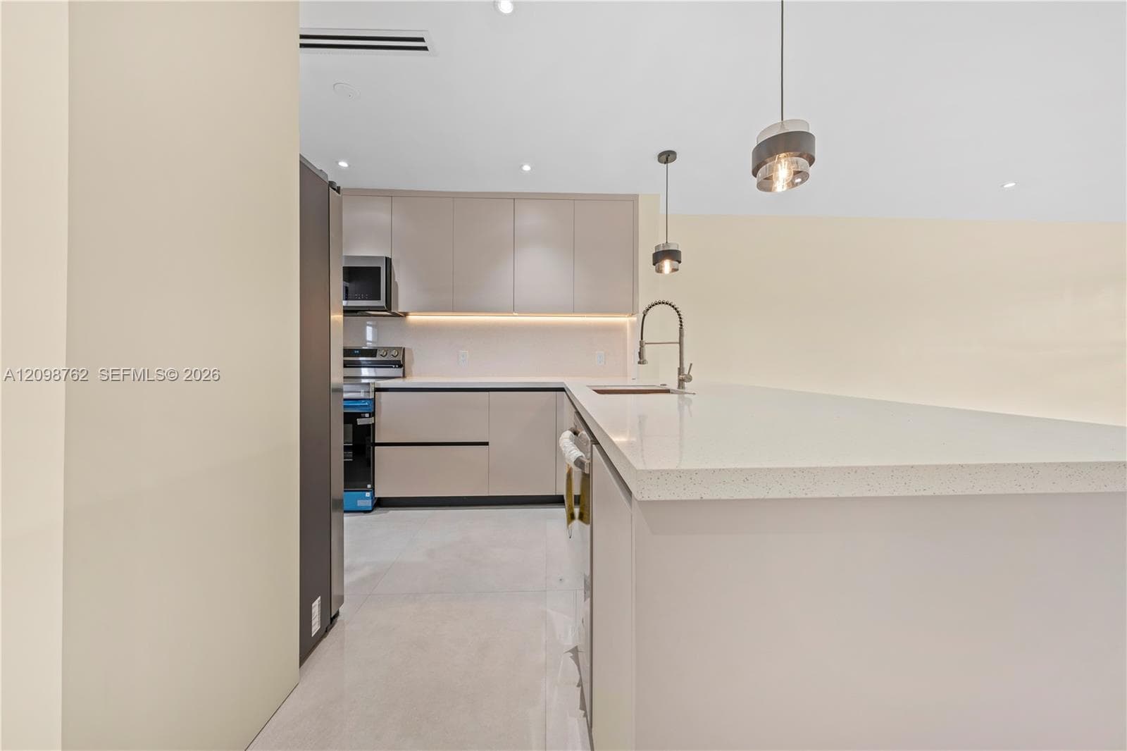 FOURTH HORIZONS CONDO · #305 in Miami - Photo 3