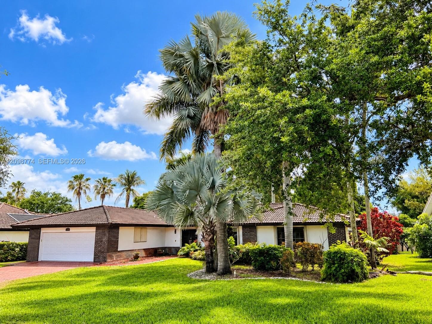 19265 E Saint Andrews Dr photo 1
