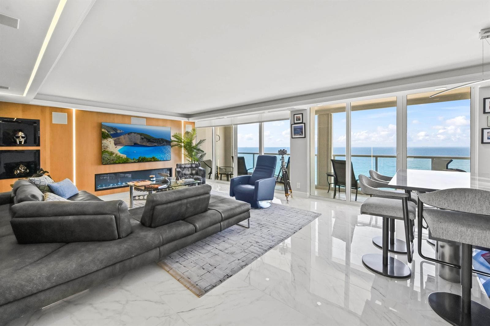 OCEANFRONT Living