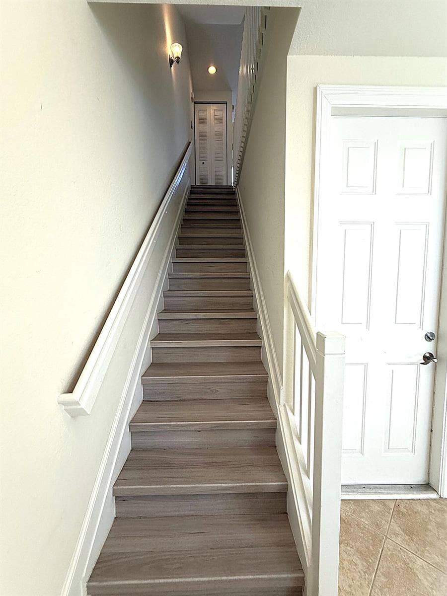 stairs to 2nd floor