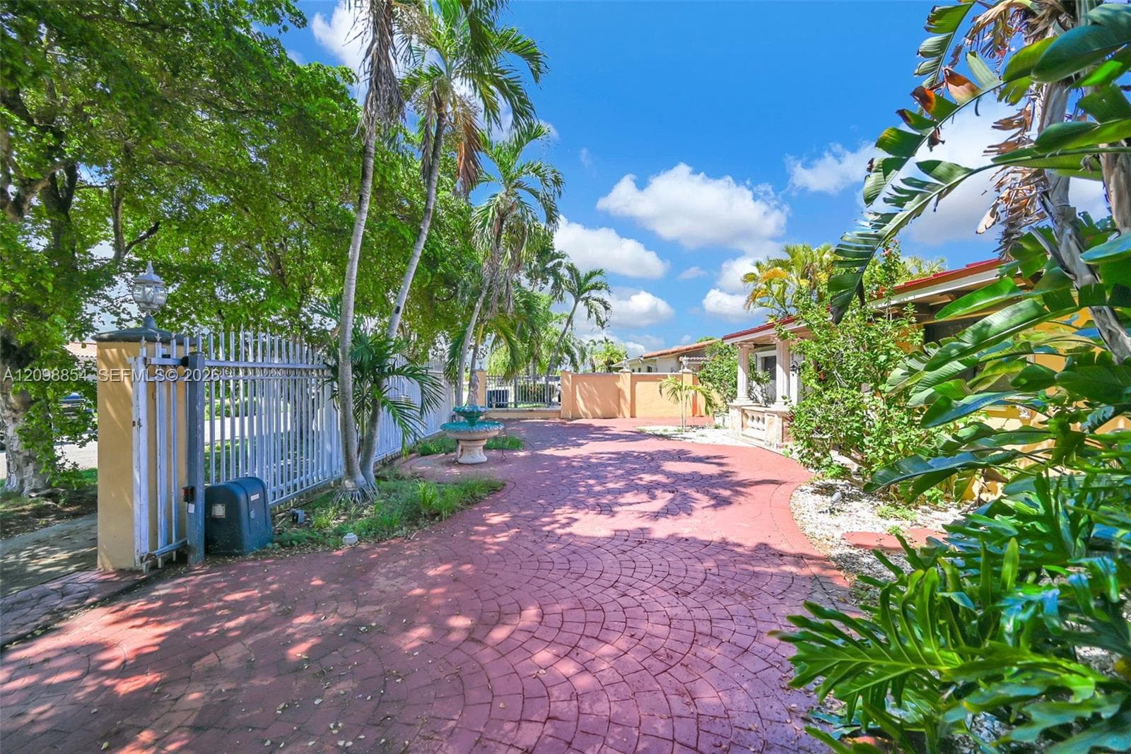 1425 SW 78th Ave photo 2