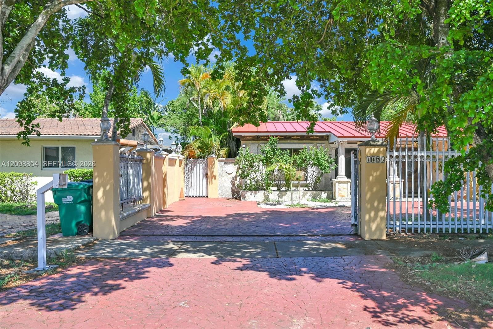1425 SW 78th Ave photo 1