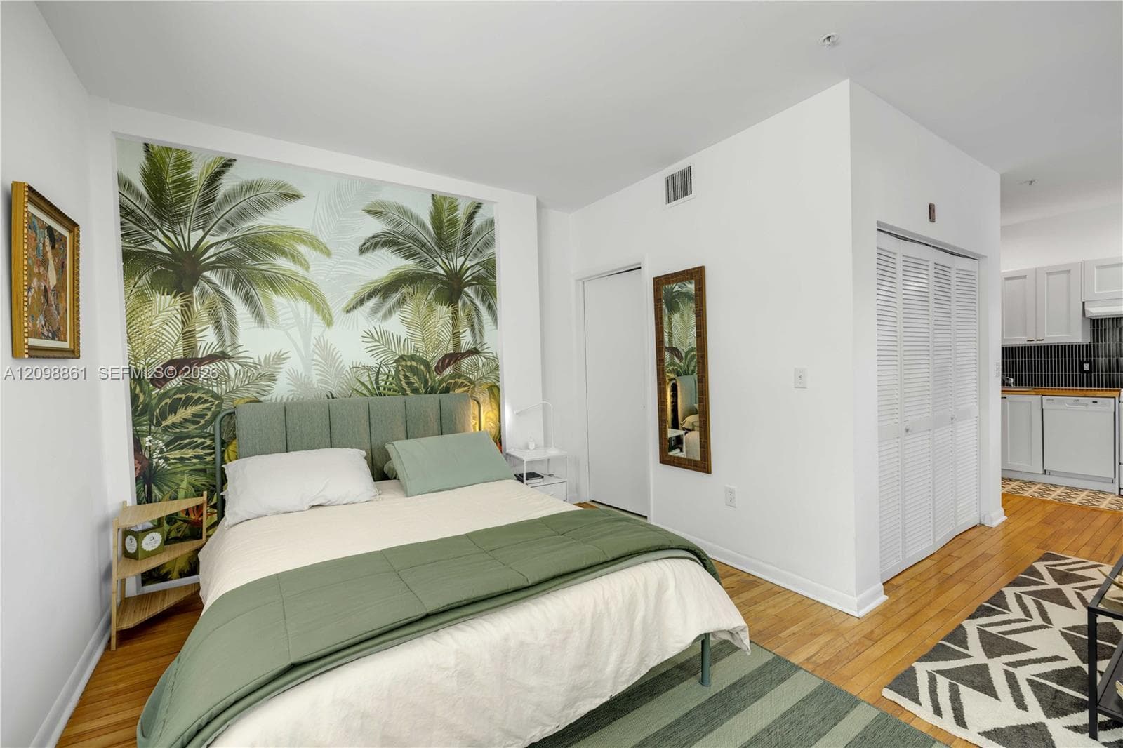 HAMILTON CONDO · #209 in Miami Beach - Photo 3