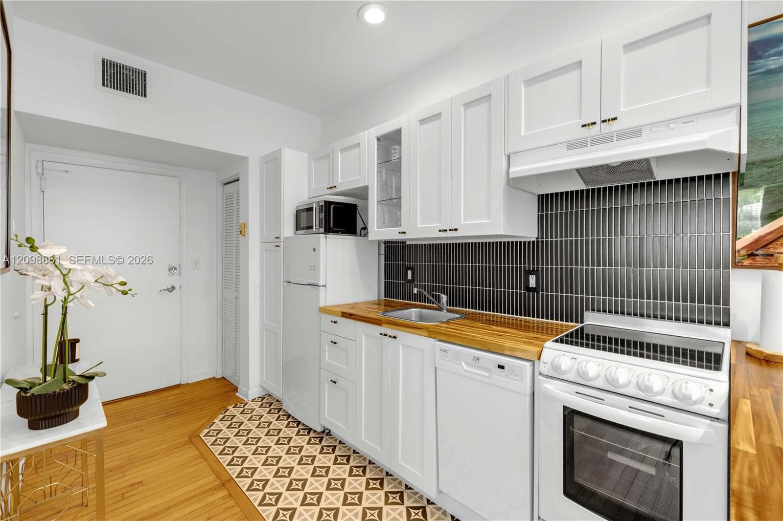 HAMILTON CONDO · #209 in Miami Beach - Photo 10