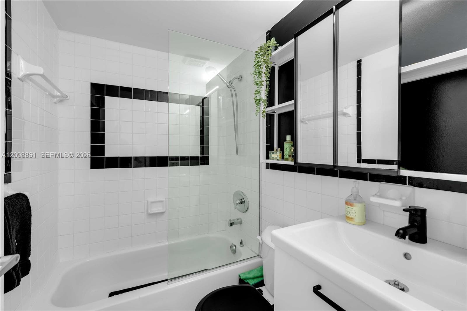 HAMILTON CONDO · #209 in Miami Beach - Photo 8