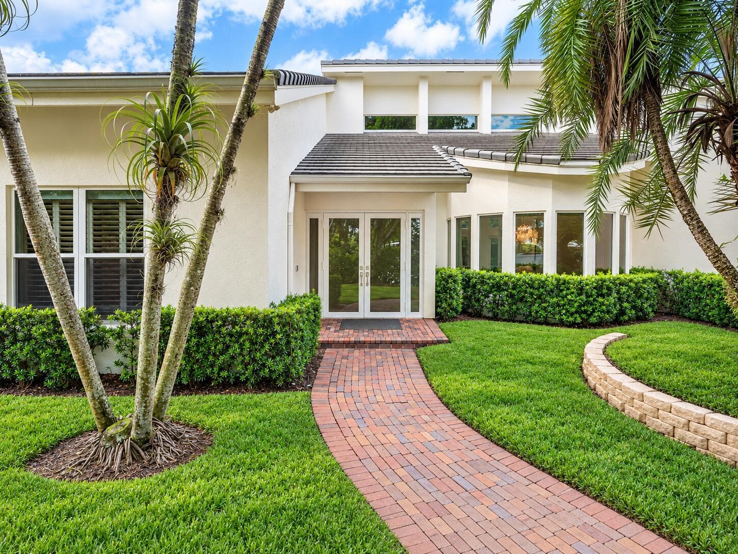 10_wide_crisp_high_resolution_exterior_r