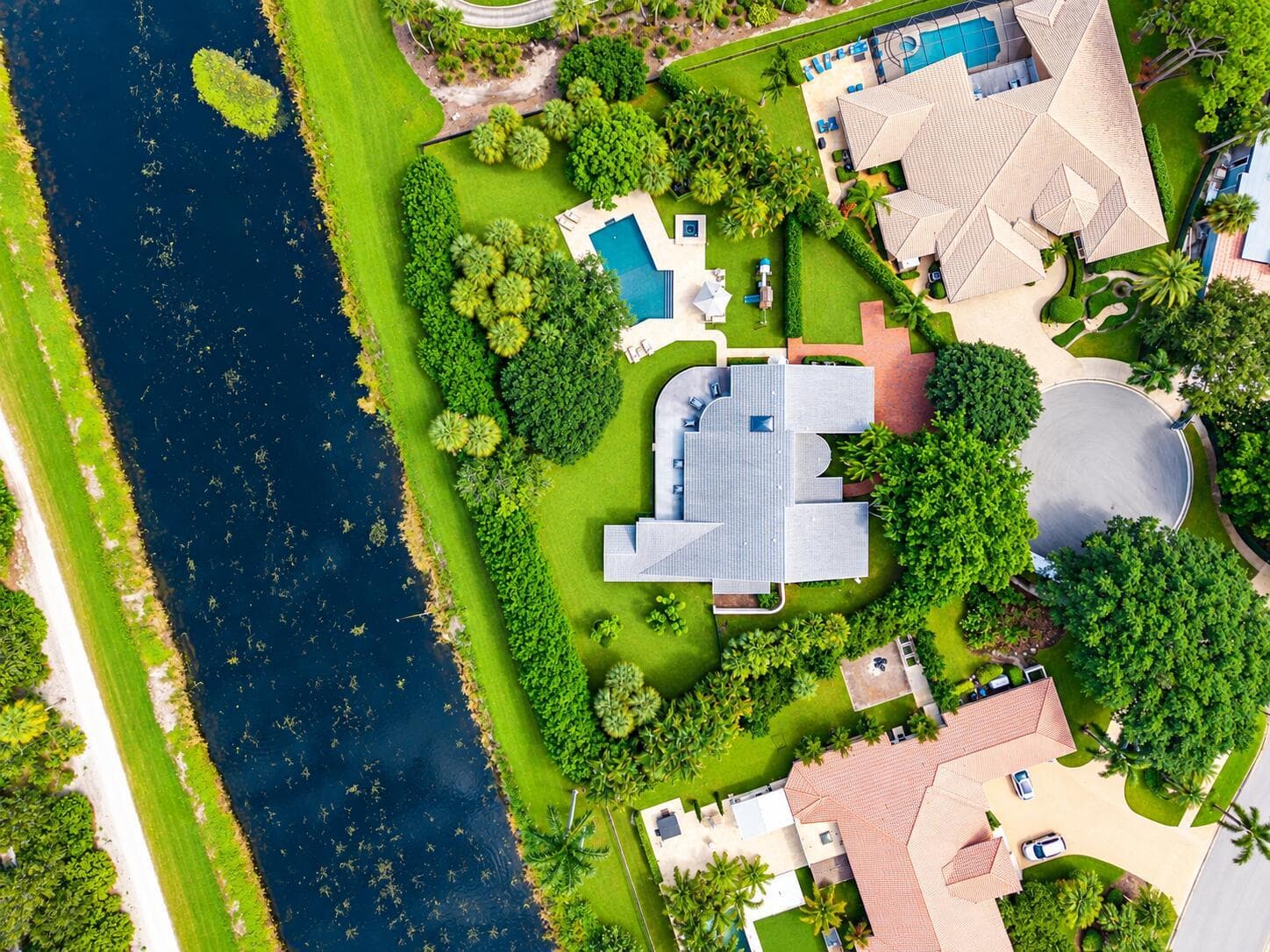 19_a_crisp_high_resolution_aerial_drone_