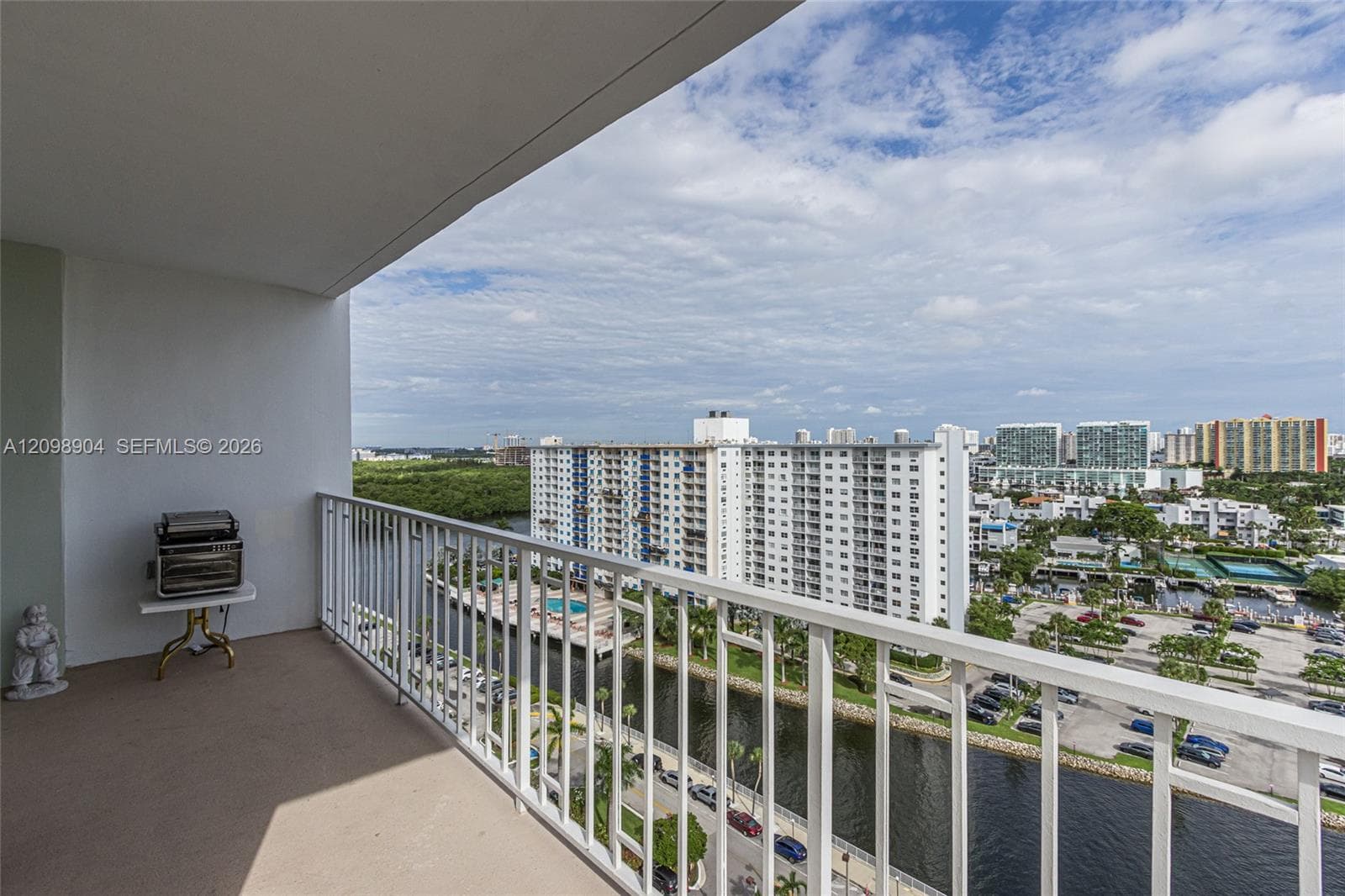 Arlen House West · #1631 in Sunny Isles Beach - Photo 5