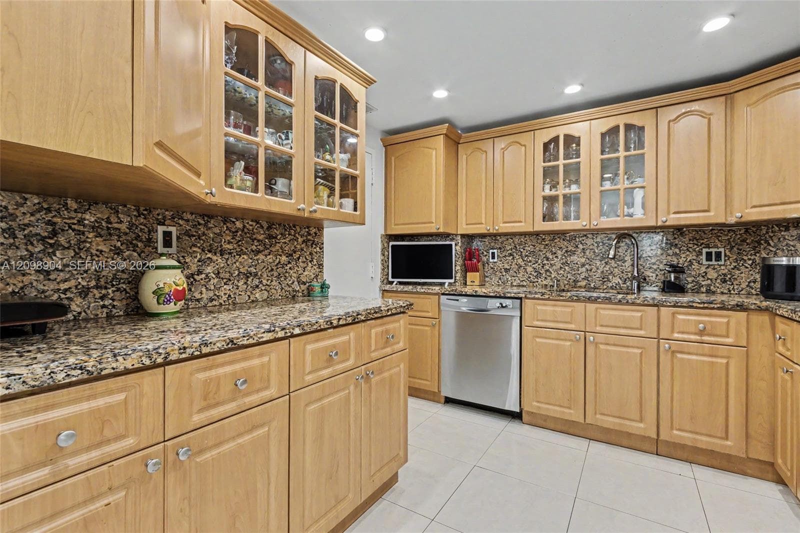 Arlen House West · #1631 in Sunny Isles Beach - Photo 10