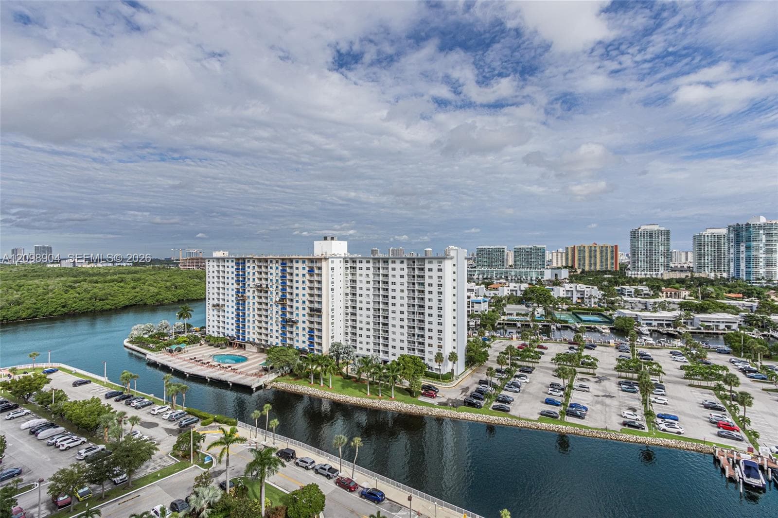 Arlen House West · #1631 in Sunny Isles Beach - Photo 8