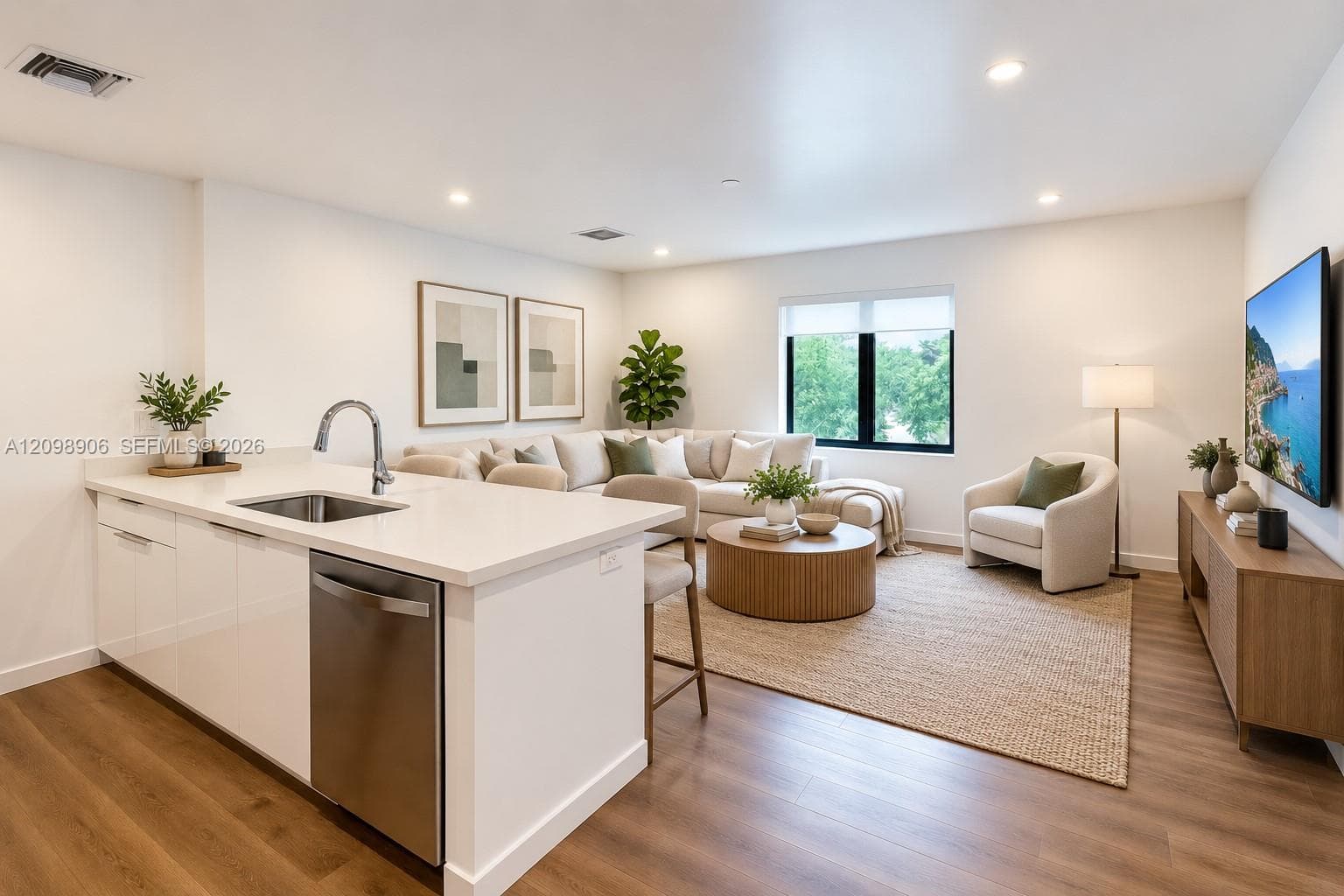 HOLLYWOOD VIEW · #401 in Hollywood - Photo 4