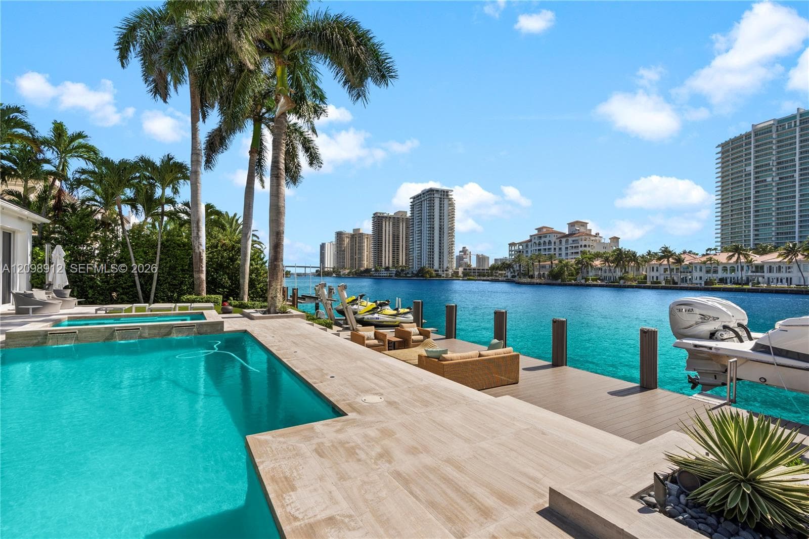 224 S ISLAND photo 16