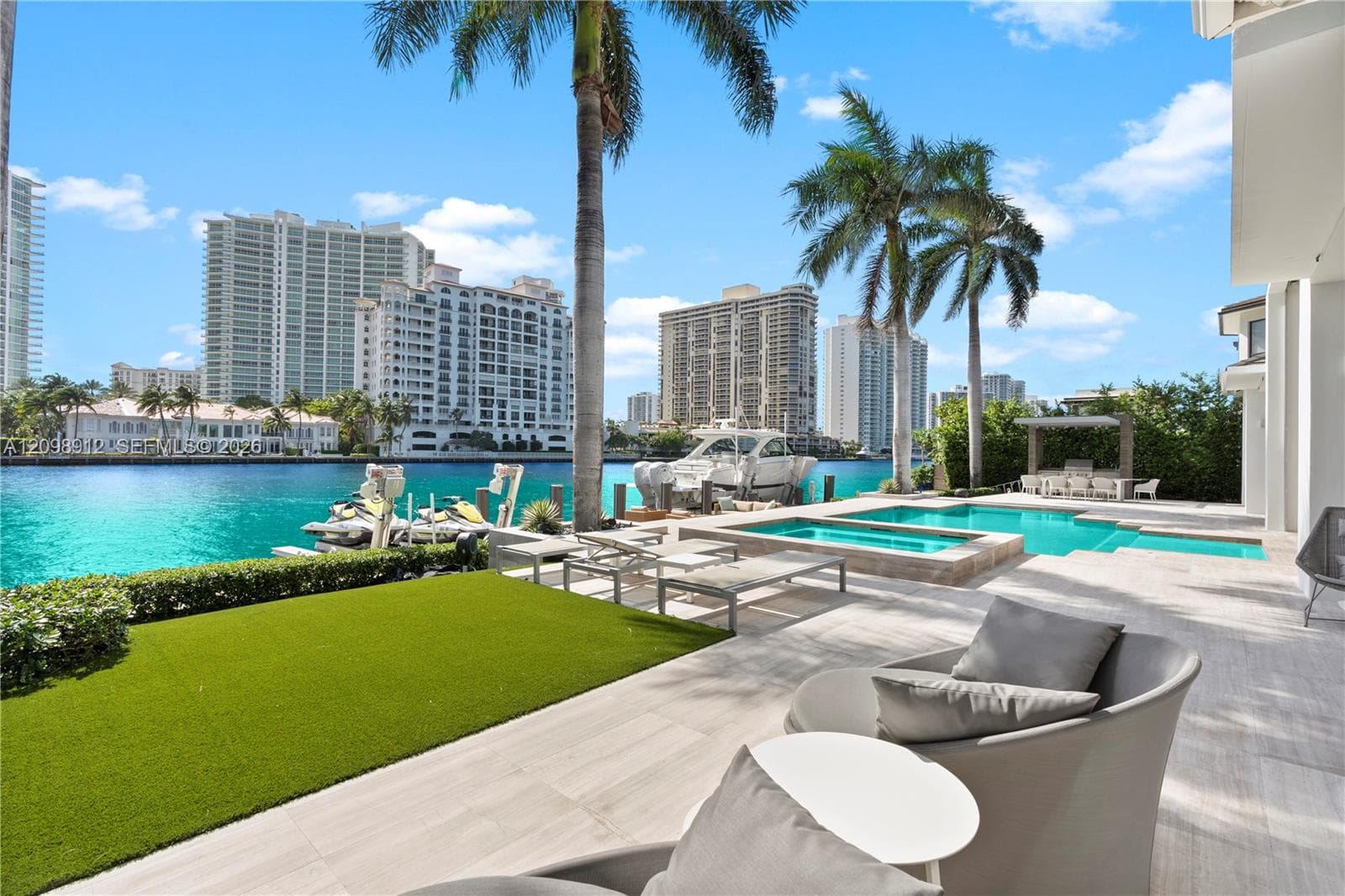 224 S ISLAND photo 15