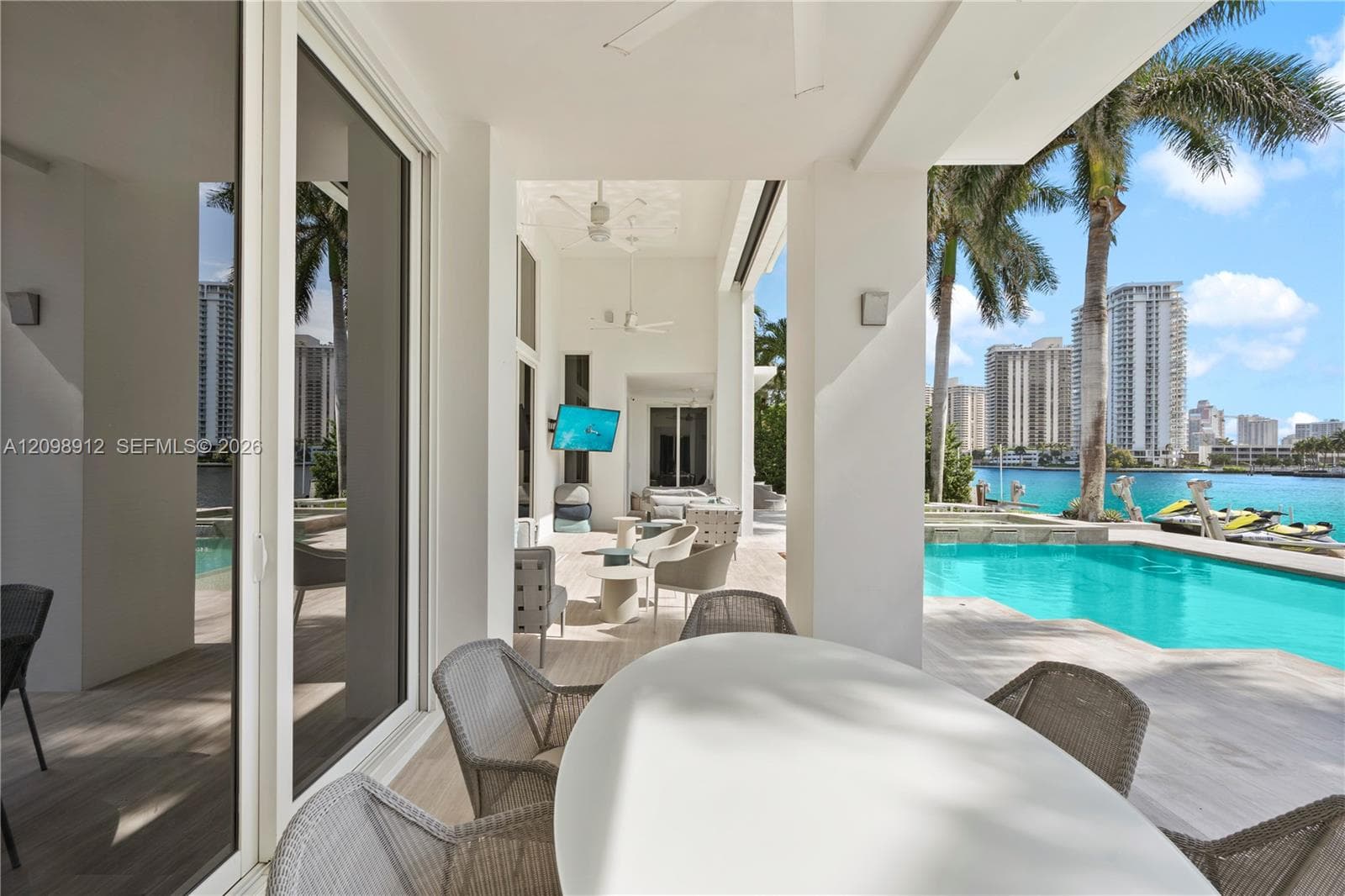 224 S ISLAND photo 11