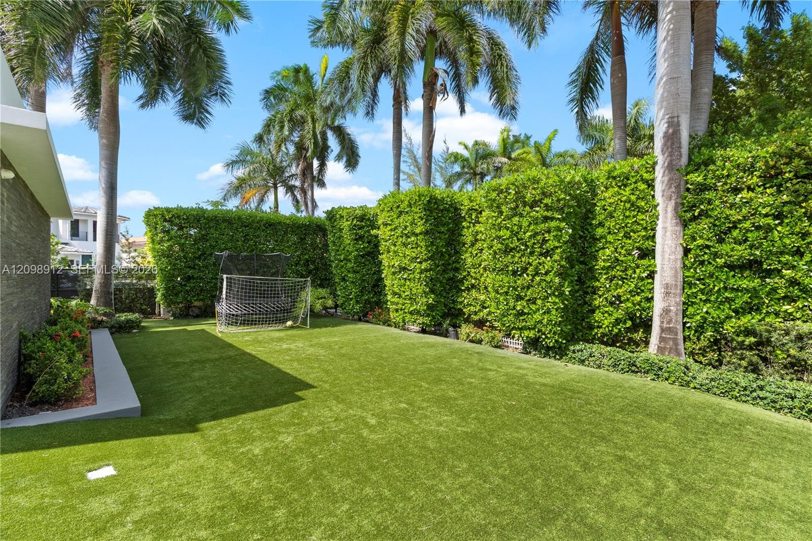 224 S ISLAND photo 8