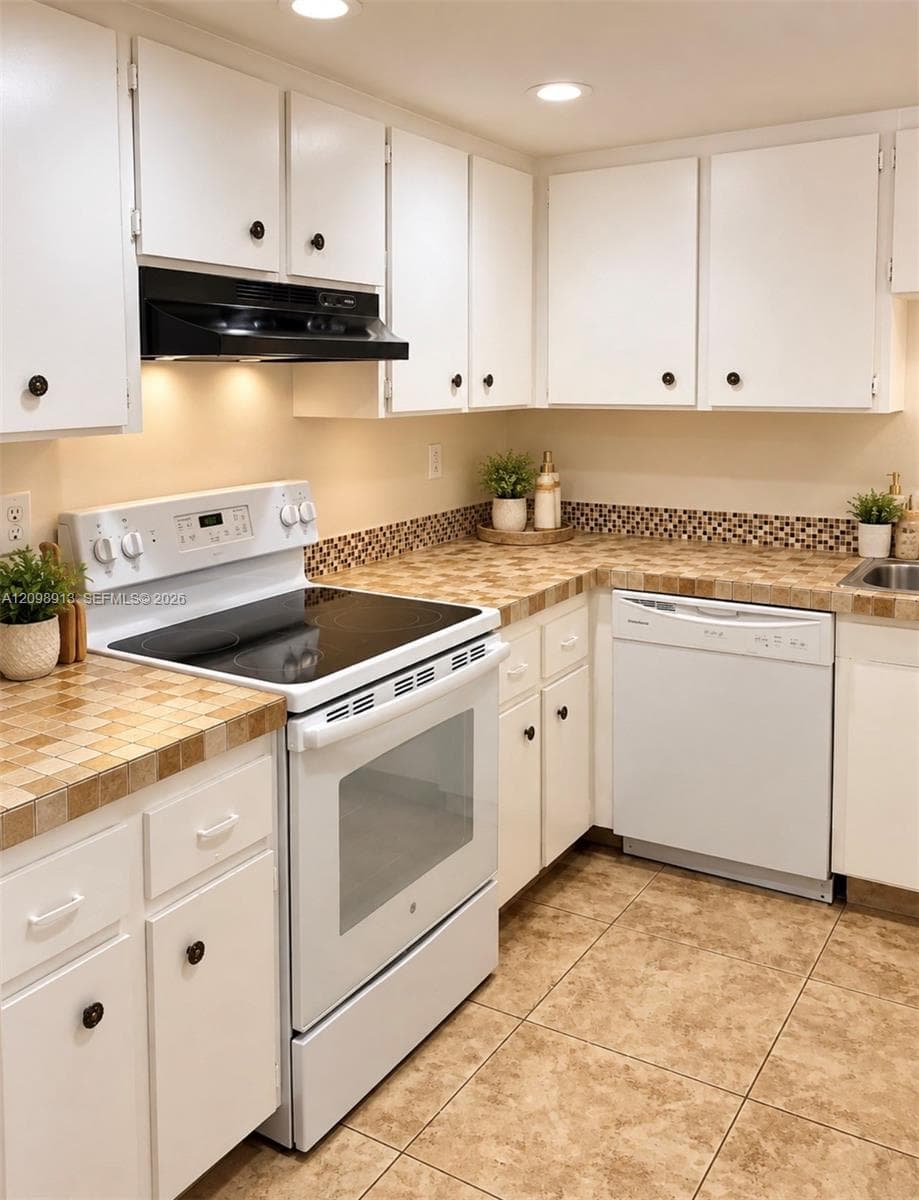 CORAL GATE WEST CONDO · #4-116 in Hialeah - Photo 3