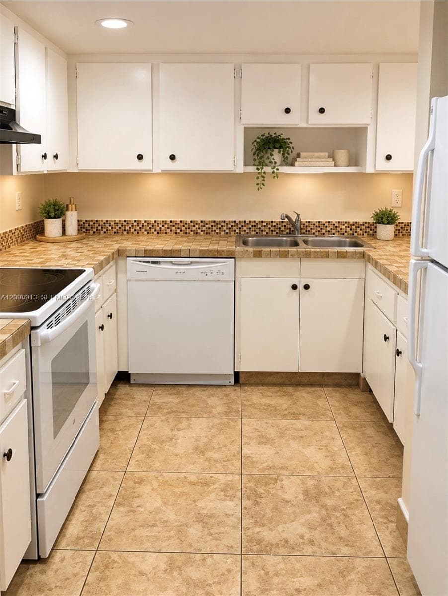 CORAL GATE WEST CONDO · #4-116 in Hialeah - Photo 4