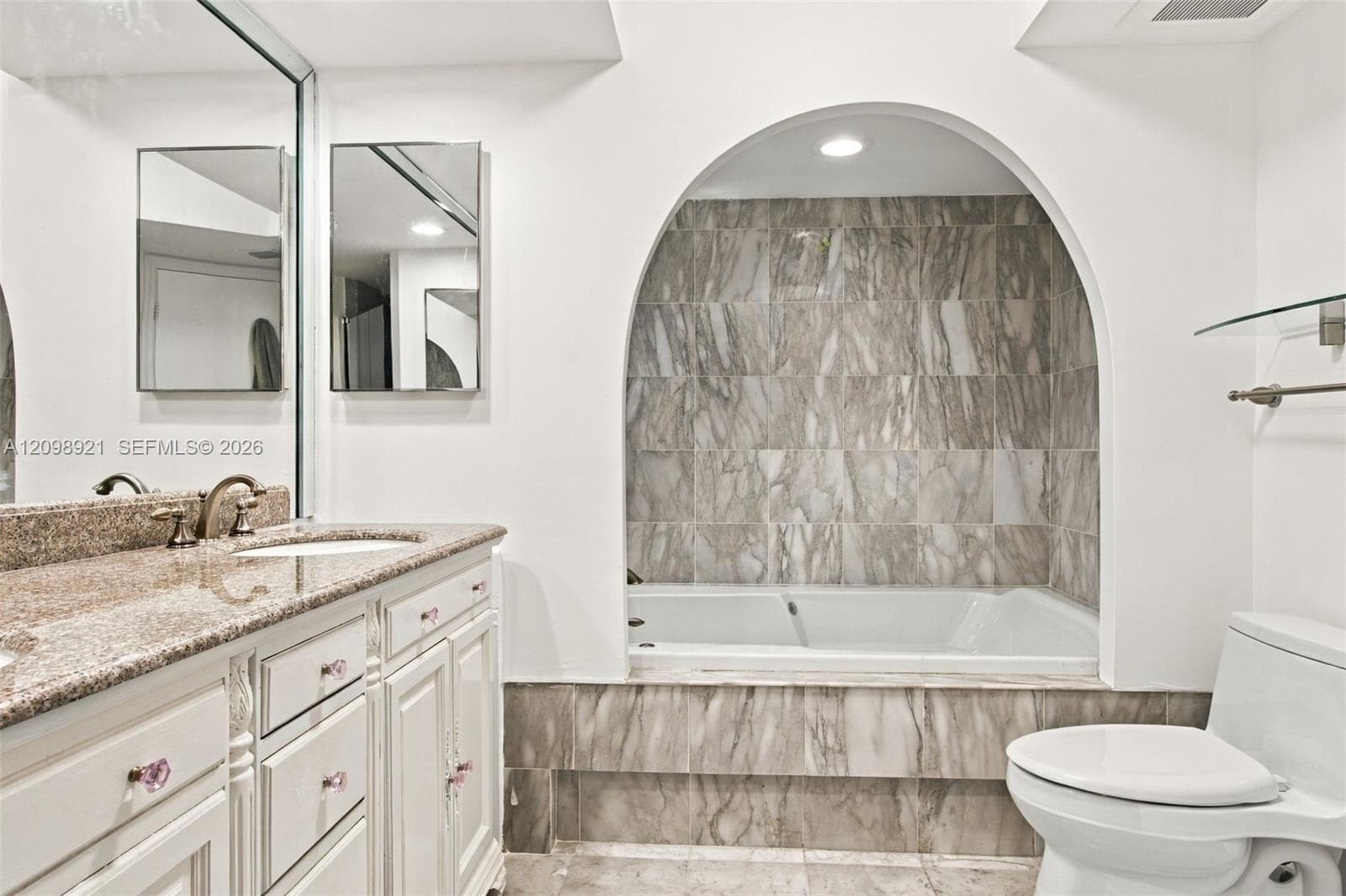 Oceania III · #1832 in Sunny Isles Beach - Photo 17